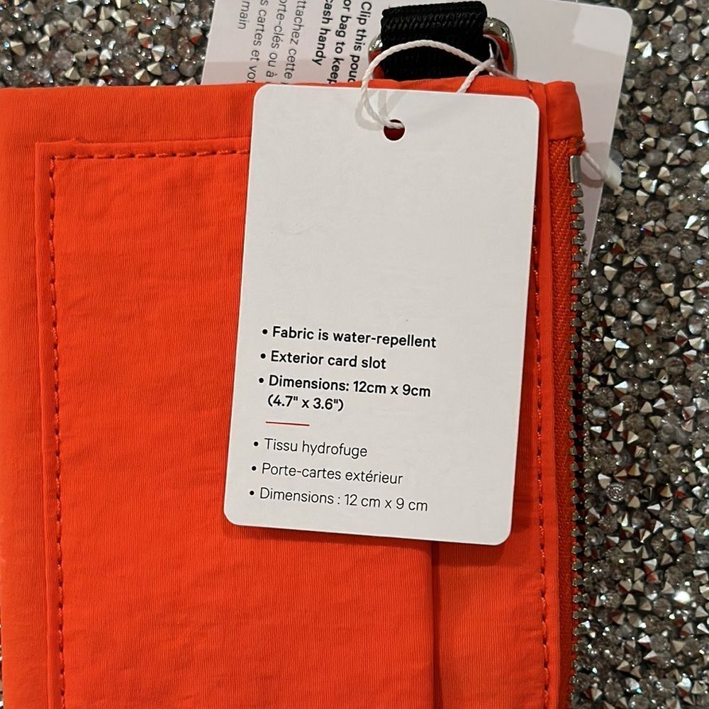 Lululemon Test of Time Card Holder Autumn Red NWT UNISEX - Picture 6 of 6
